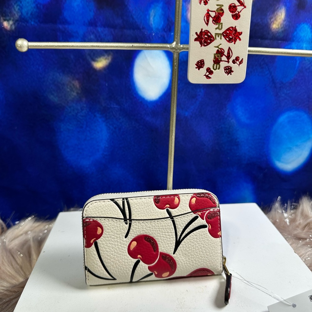 🍒Coach case print cherrys🍒 - Picture 3 of 4